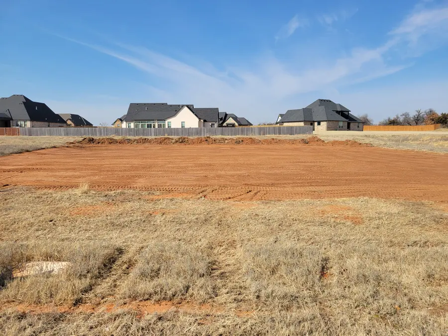Leveled building pad with perimeter berm